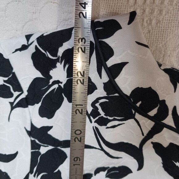 Dress Barn Women's 14/16 Black & White Floral Blazer - Picture 9 of 10
